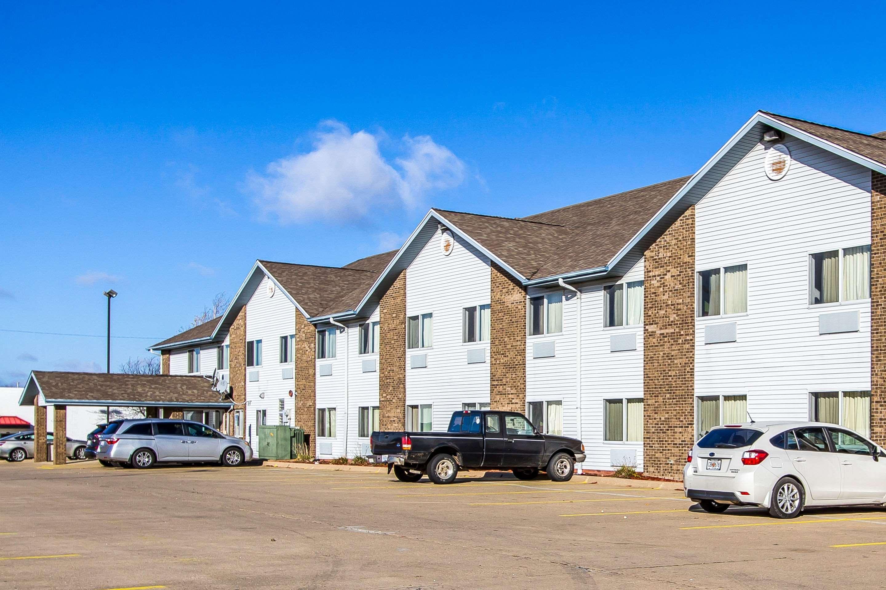 Econo Lodge & Suites Pekin Exterior photo